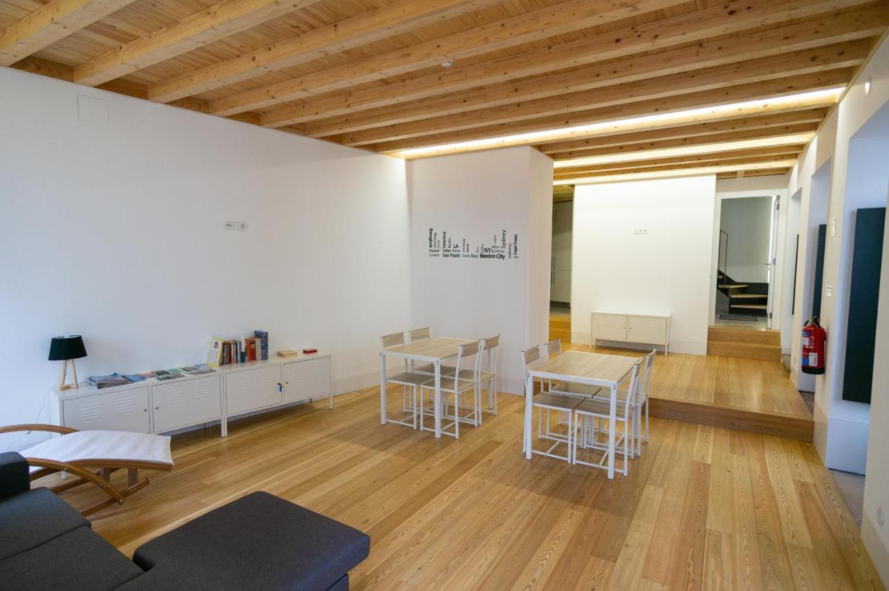 Change The World Hostels - Coimbra - Almedina ภายนอก รูปภาพ